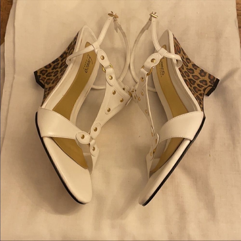 FRESCO BY PIERRE WHITE WITH GOLD STUDS, LEOPARD WEDGE SANDALS. NEW - Picture 3 of 9